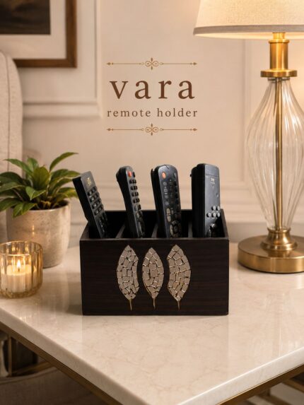 Vara Remote Holder